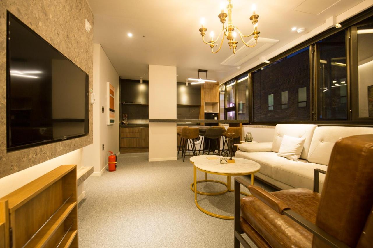 酒店 钟路uh套房酒店